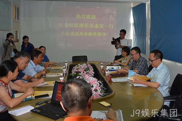 人才工作抓两头 非公党建亮“窗口” 人才工作抓两头 非公党建亮“窗口”